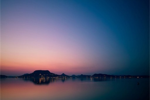 中国不计前嫌，石油订单转交给加拿大，特朗普吃到关税战苦果