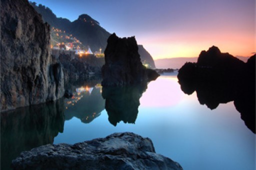 车间里的特殊风景，宝妈带娃上班的背后与师傅的温情劝阻